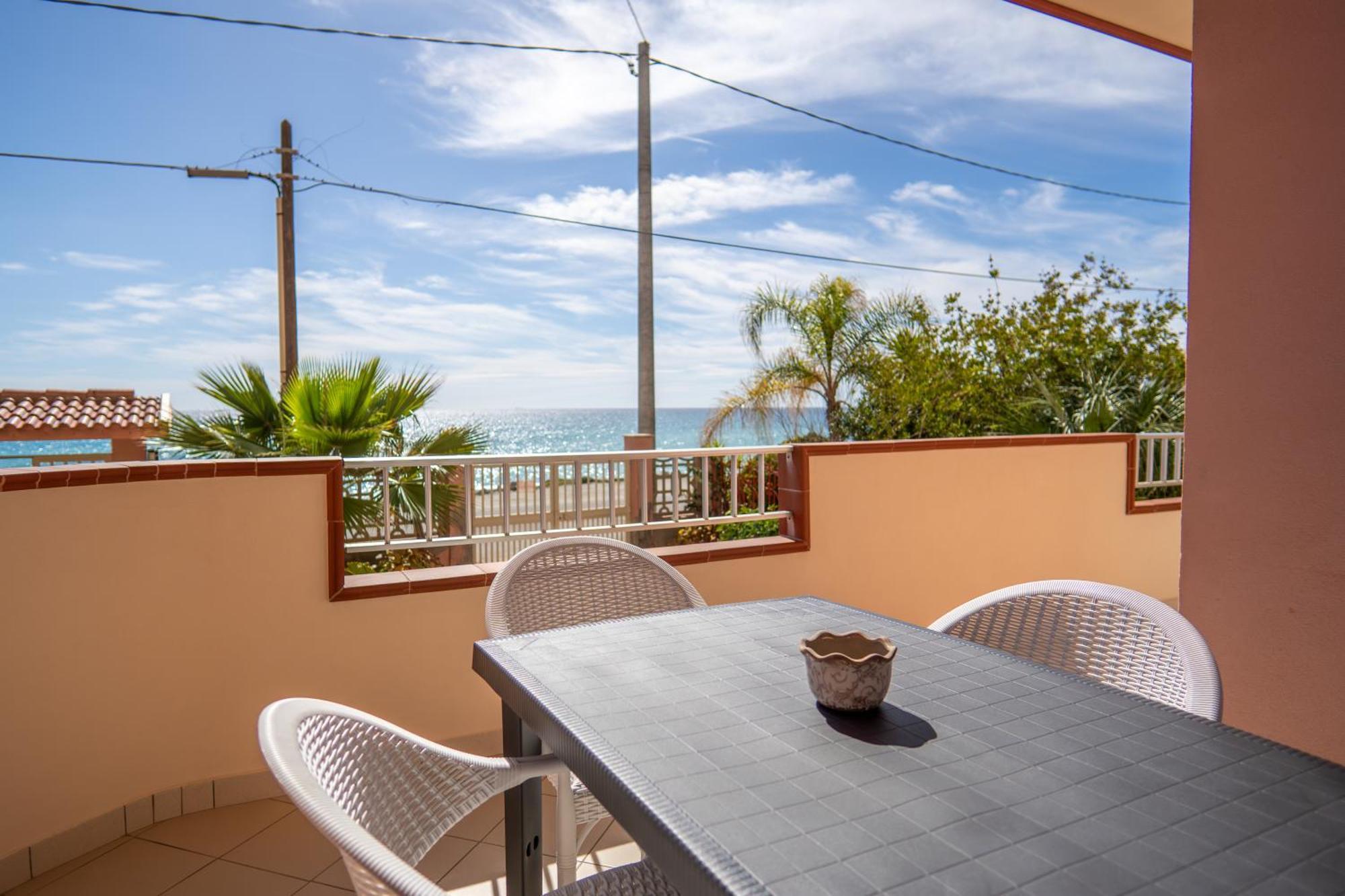 Casa Erika Apartment Bova Marina Exterior photo